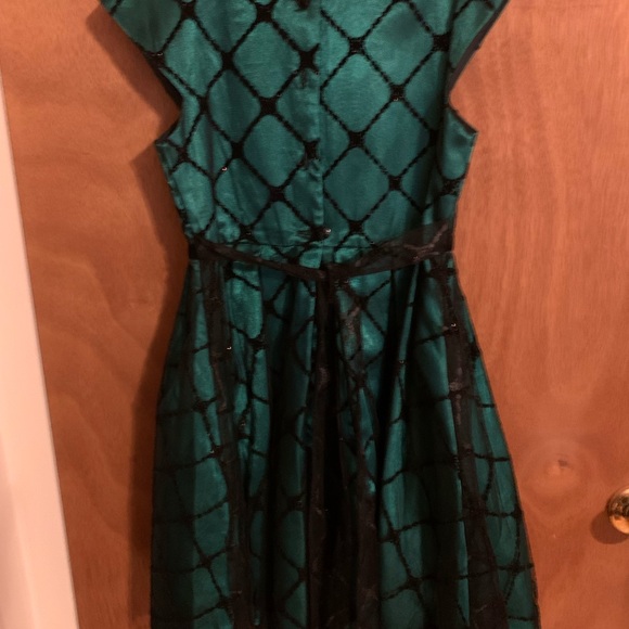 Jona Michelle Green Fit and Flare Dress with Flutter Sleeves - Picture 3 of 4